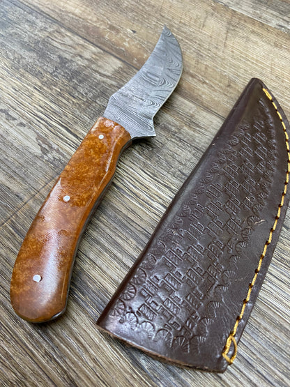 NEW Hand Crafted Wild Horse Golden Resin Handle Damascus Knife With Leather Sheath