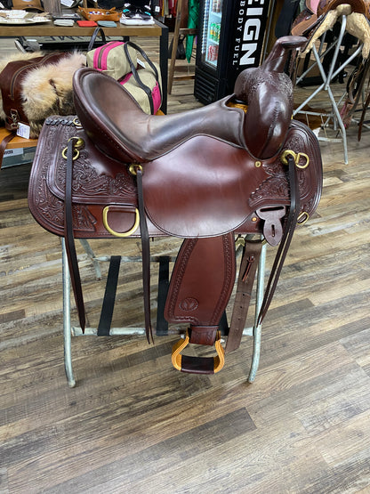 Lightly Used Circle Y's Flex2® Western Trail Saddle 16”