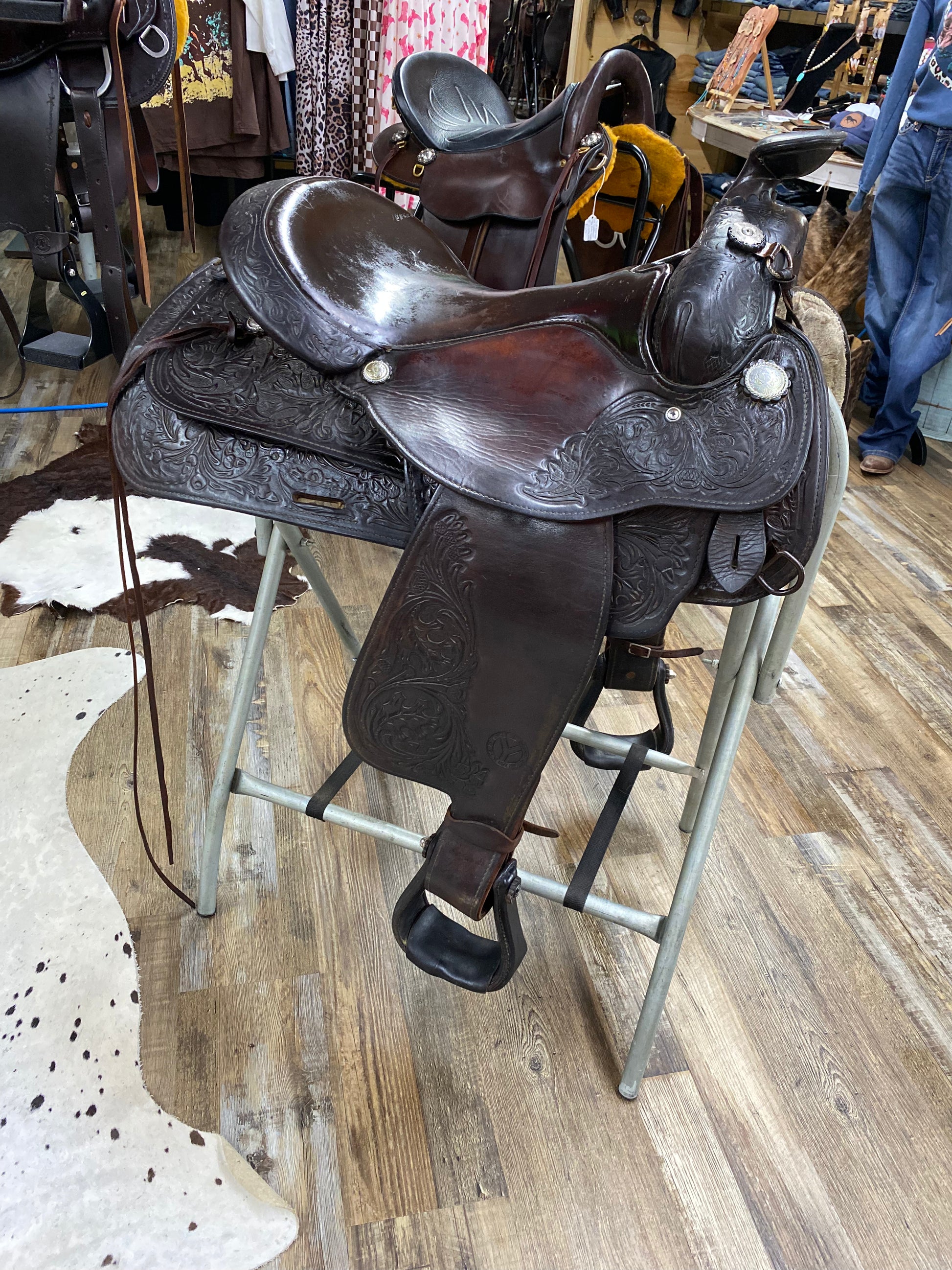 USED Circle Y Park and Trail Saddle 17”