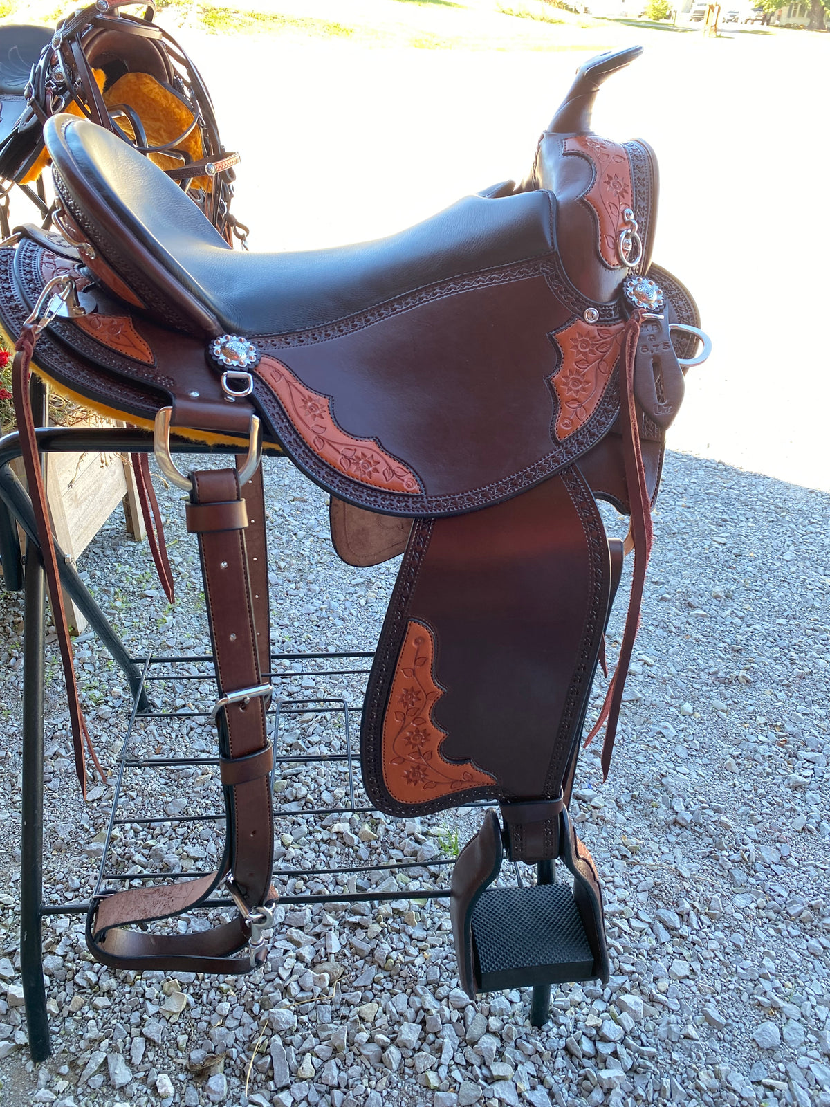 NEW Western Blossom Miller OLD TIMER 17” Handcrafted Custom w/ Pencil Roll, Berry Conchos, Saddle Bag Stays w/ Matching Blossom Overlay Aussie Pulling Collar & Detailed Bridle
