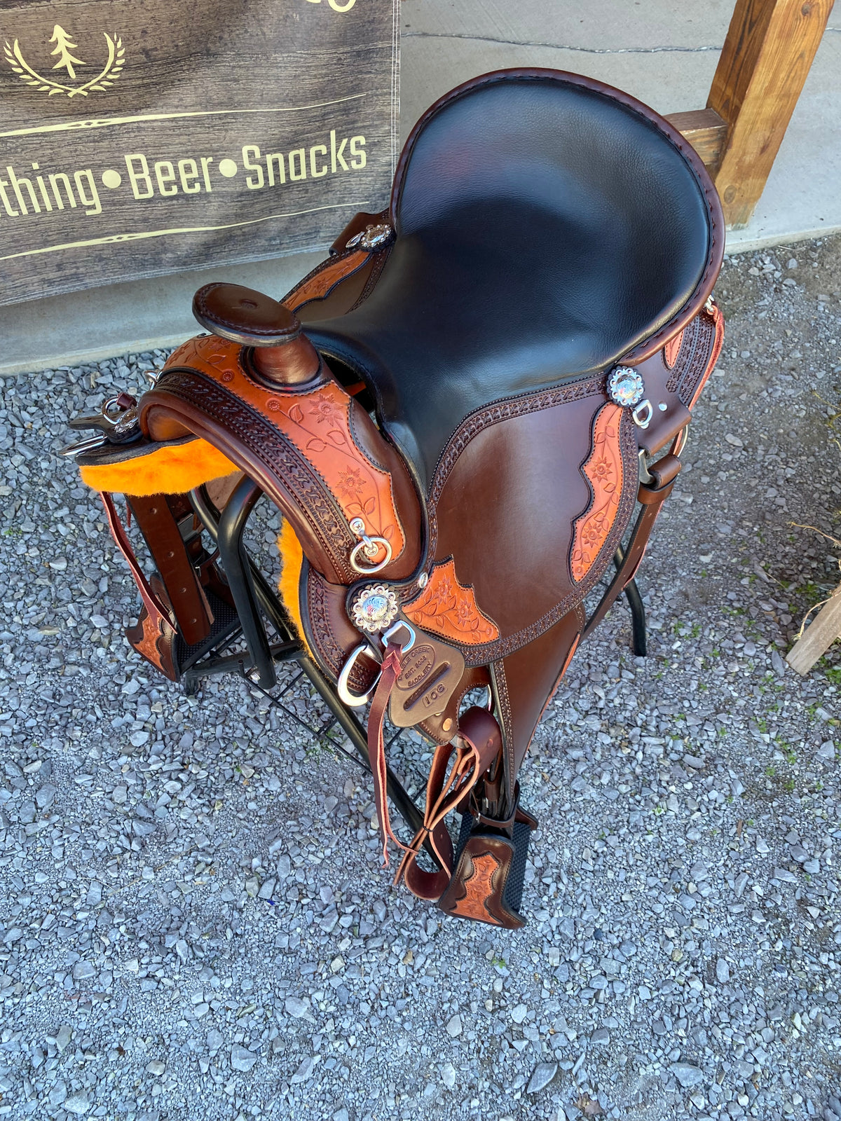 NEW Western Blossom Miller OLD TIMER 17” Handcrafted Custom w/ Pencil Roll, Berry Conchos, Saddle Bag Stays w/ Matching Blossom Overlay Aussie Pulling Collar & Detailed Bridle