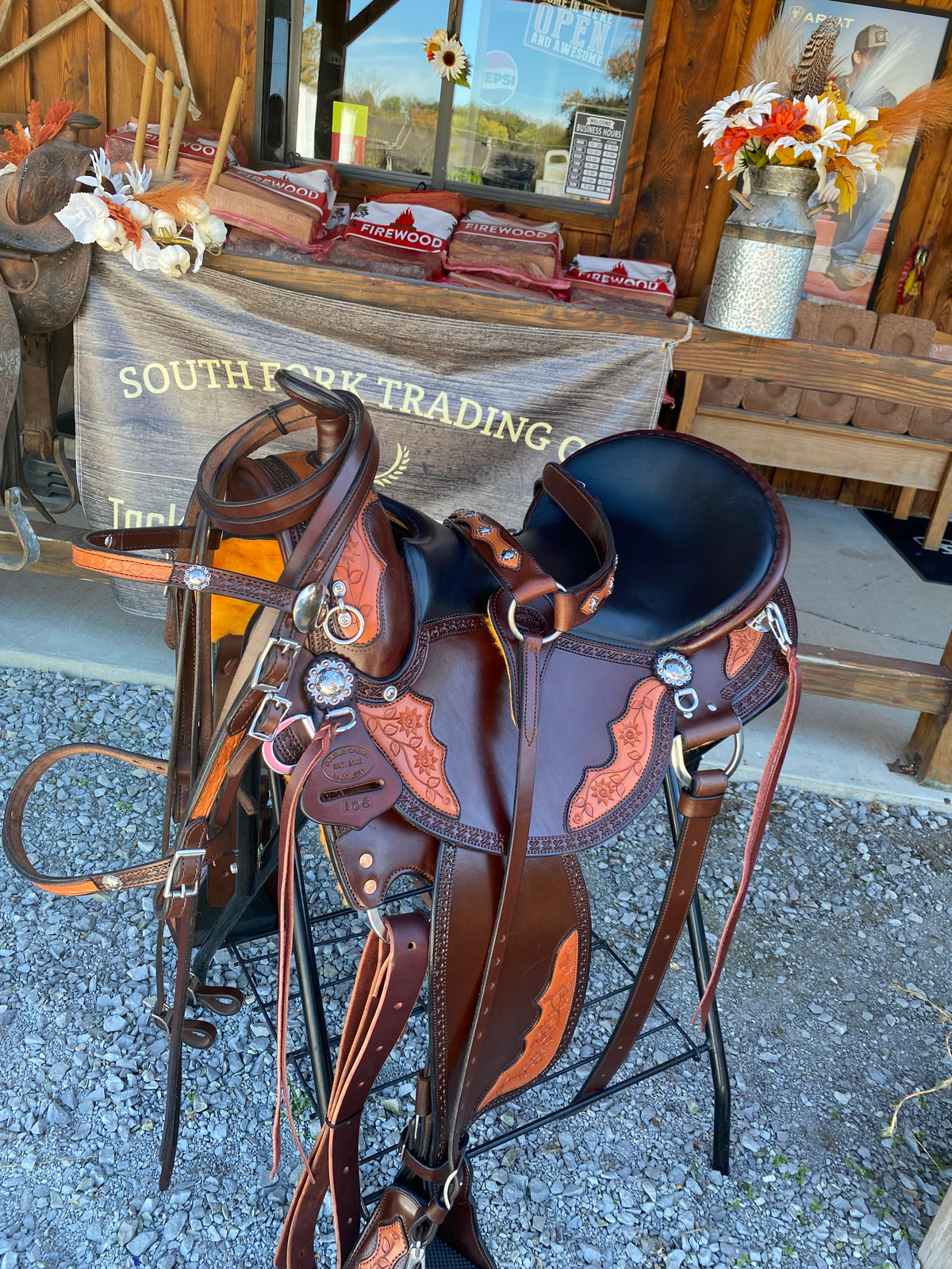 NEW Western Blossom Miller OLD TIMER 17” Handcrafted Custom w/ Pencil Roll, Berry Conchos, Saddle Bag Stays w/ Matching Blossom Overlay Aussie Pulling Collar & Detailed Bridle