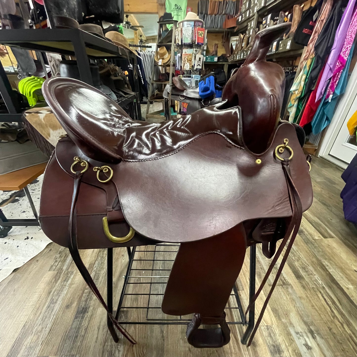 Lightly Loved TUCKER HIGH PLAINS TRAIL SADDLE 17.5”