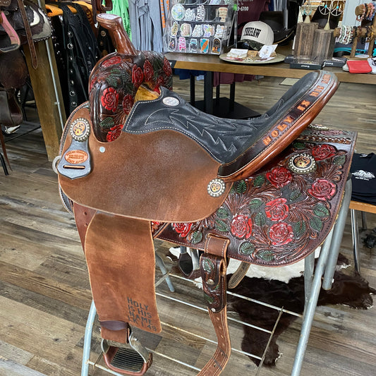 Lightly Pre-Loved Shiloh Finalist Custom Barrel Saddle 14.5”