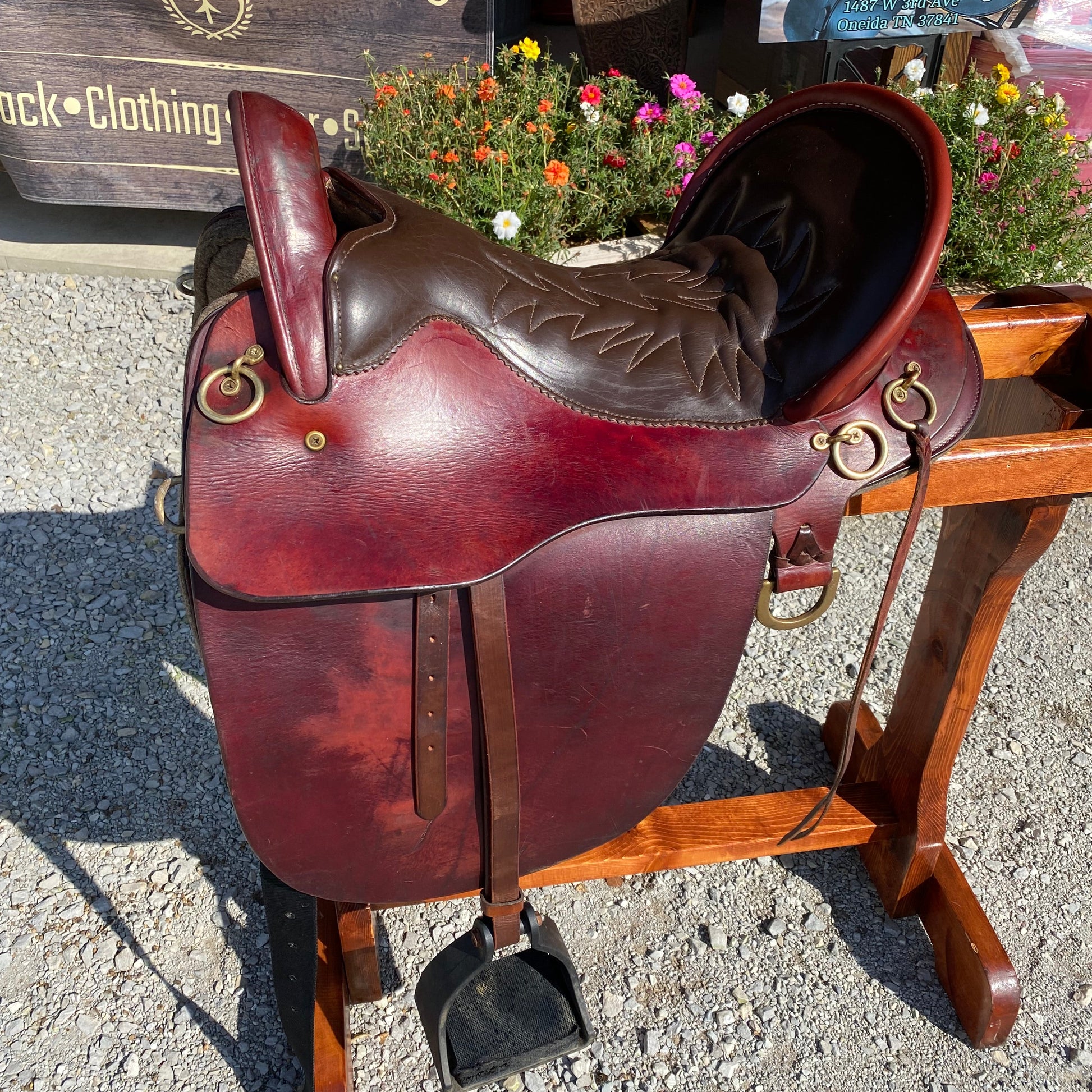 Pre Loved Tucker Equitation Endurance Trail Saddle 16.5” Western Rigging & Endurance Stirrup Leathers & Brass Hardware
