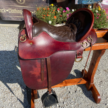Pre Loved Tucker Equitation Endurance Trail Saddle 16.5” Western Rigging & Endurance Stirrup Leathers & Brass Hardware