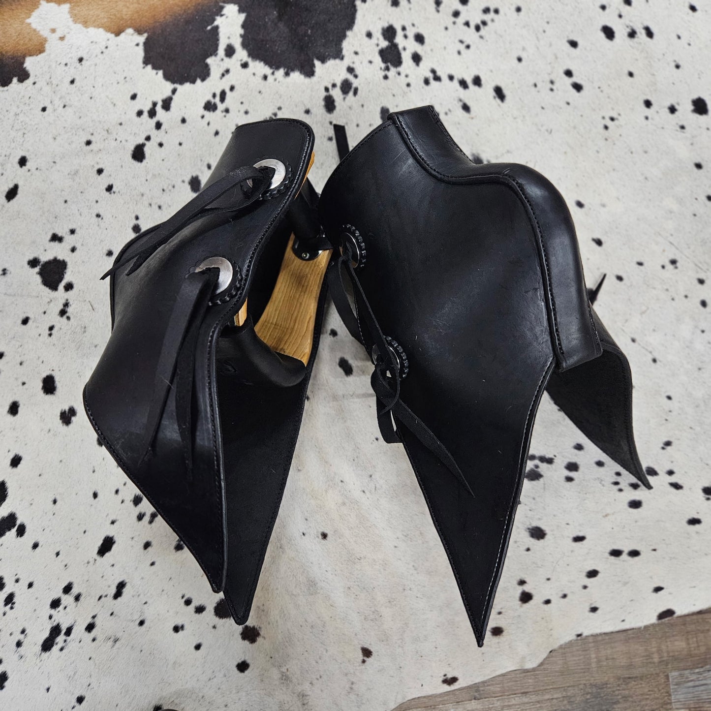 Schwartz Long Tapaderos Leather Amish Made Black Covered Leather Western Stirrups