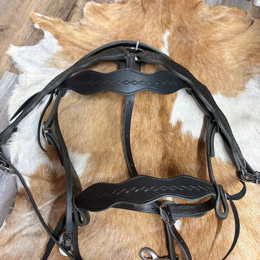 Schwartz Scalloped Black Diamond Detail Head Stall& Matching Breast Collar Leather & Horseshoe Brand Stainless Steep Hardware 