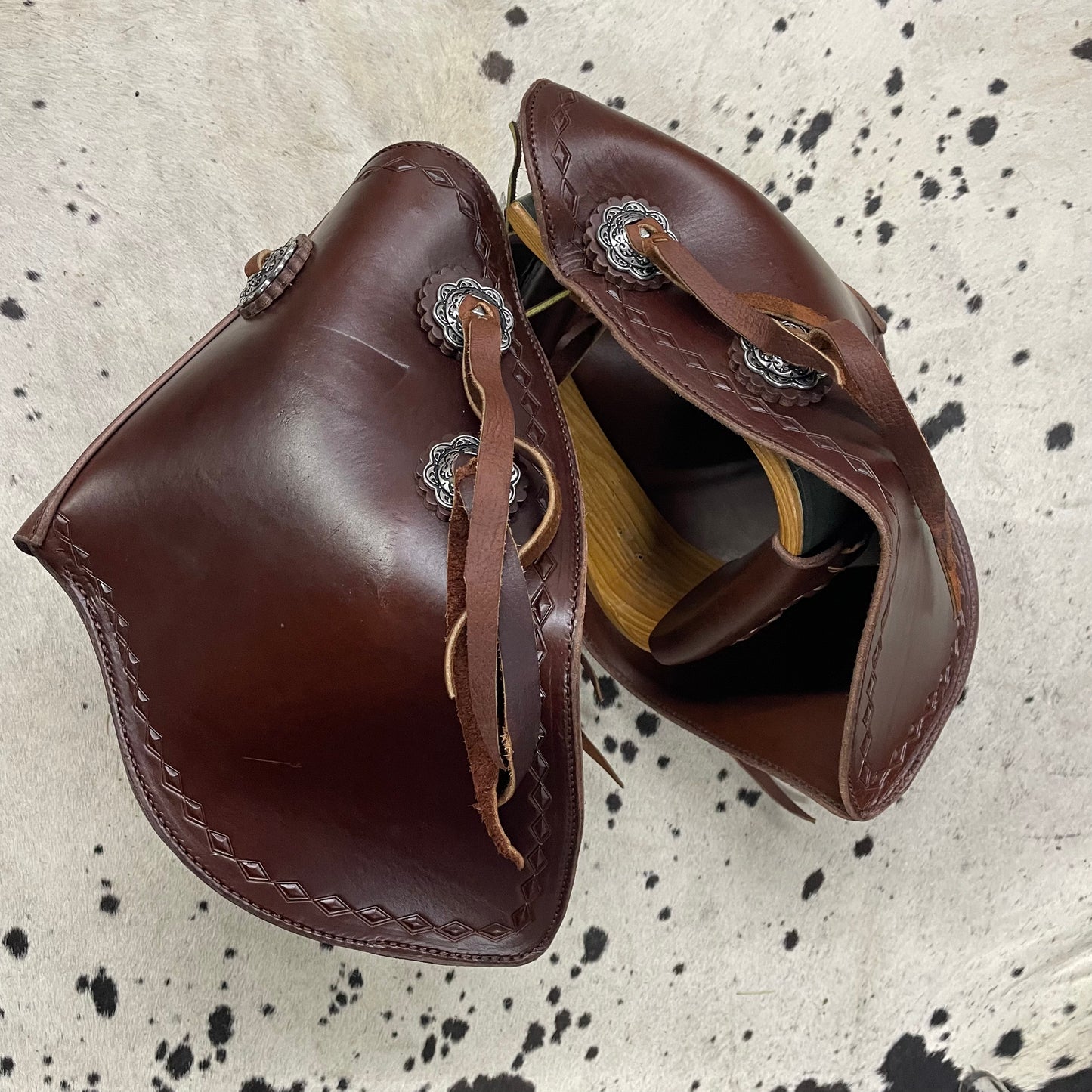 Schwartz Western Brown Diamond Trimmed Tooled Leather Stirrups Amish Crafted Covered Leather With Fringe & Conchos