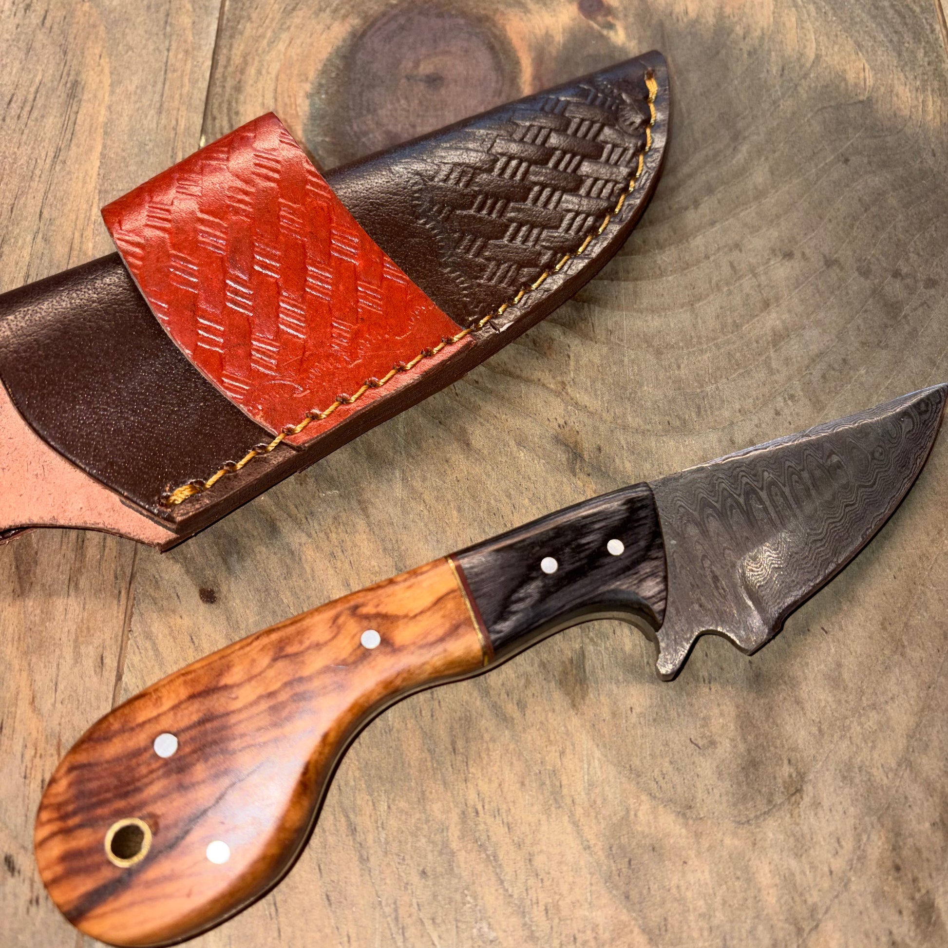 The Desert Mirage Hunter Handcrafted Fixed Blade Knife w/ Elegant Wooden Handle and Dual Sheath