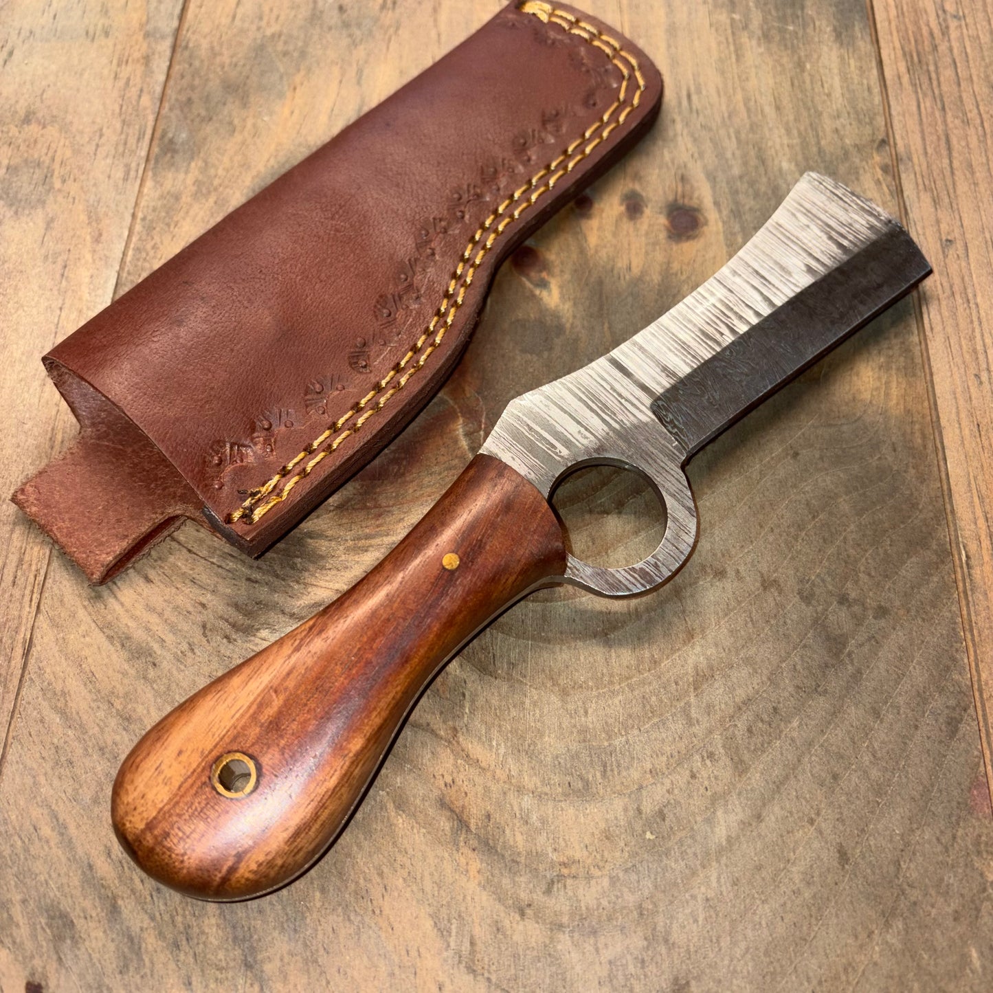 "The Iron Ridge Sentinel” Hand Crafted Wooden Comfort Grip Wooden Handle Damascus Knife w/ Leather Sheath