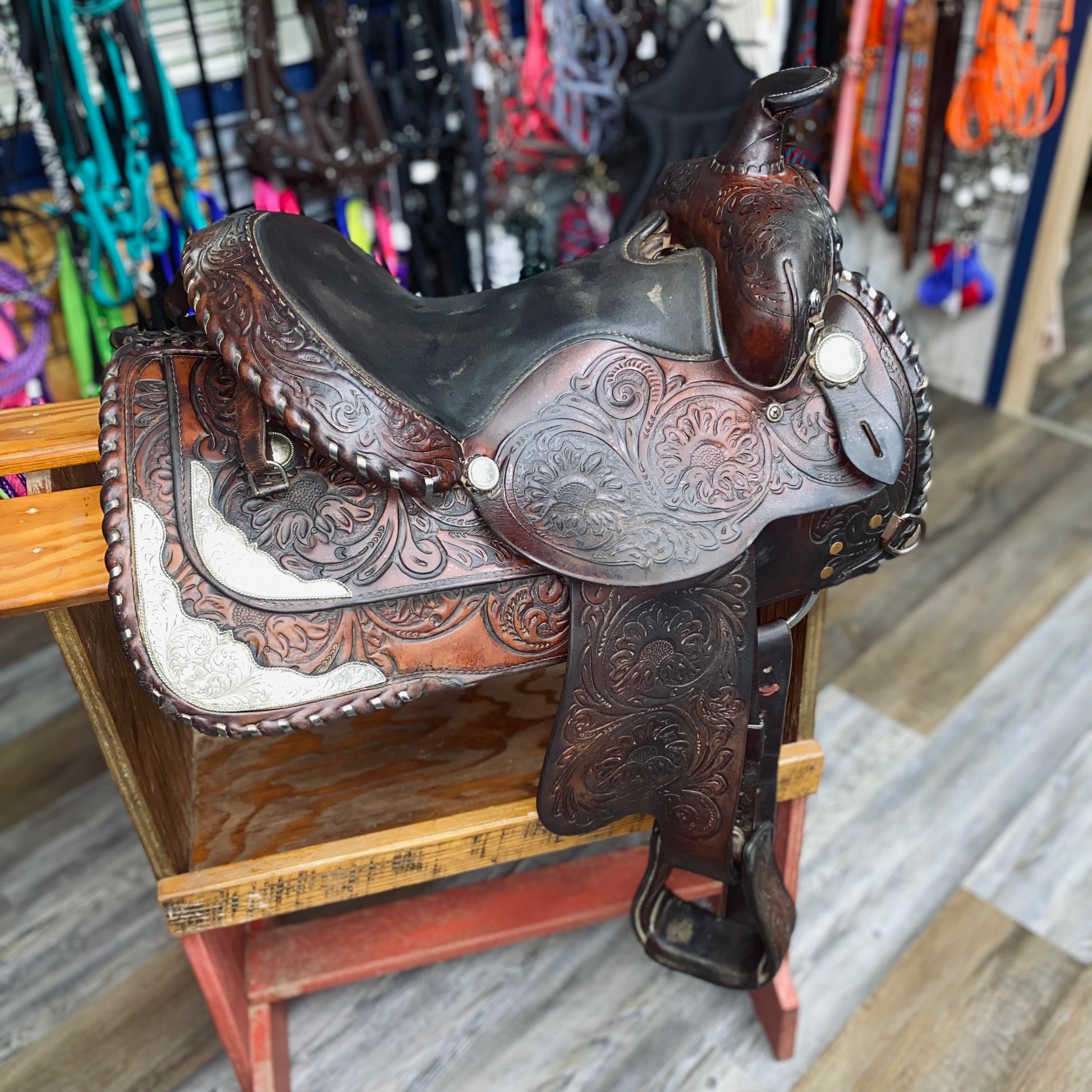 USED 15” Billy Royal 39109 Floral Tooling w/ Silver Detail Conchos Dark Oiled Western PleasureSaddle