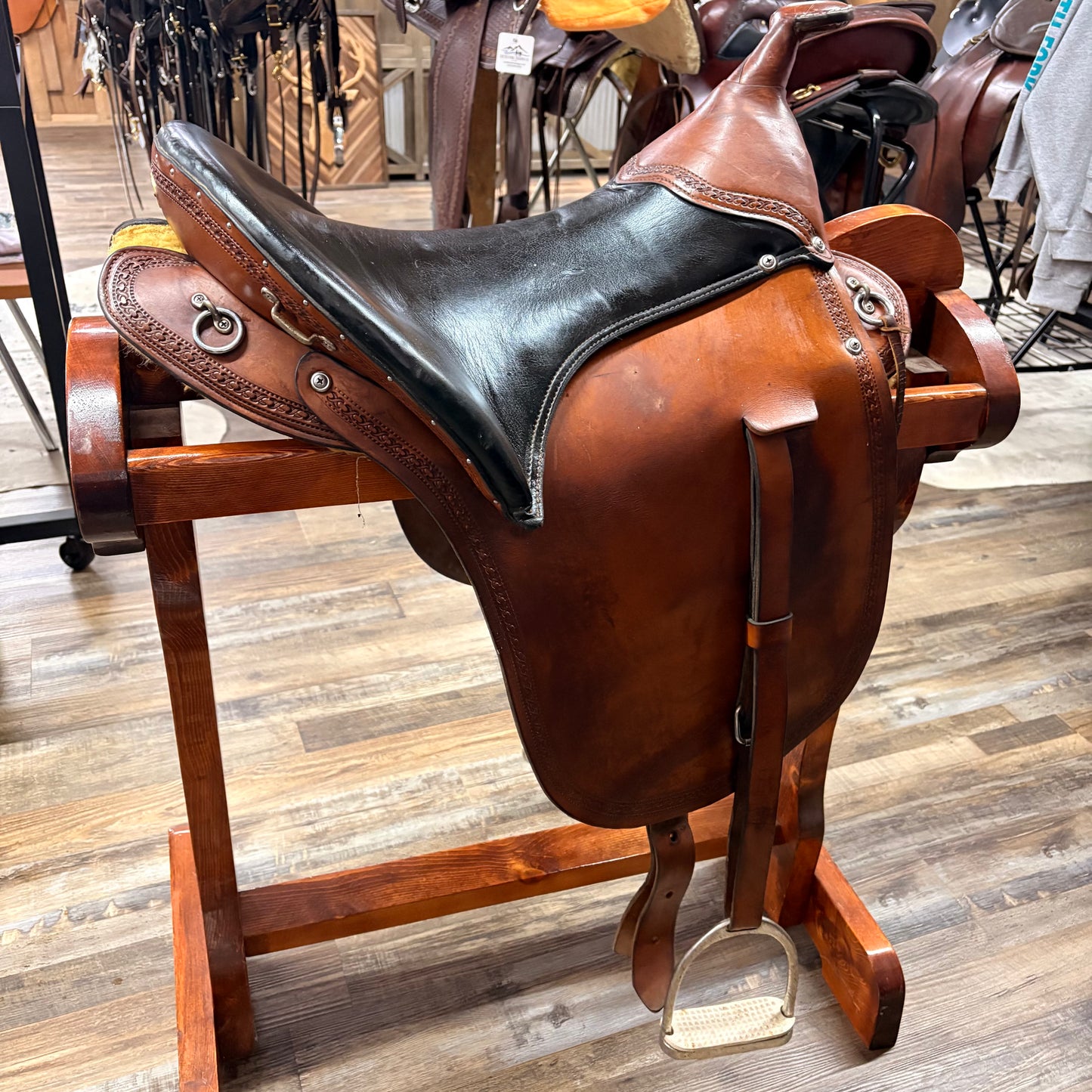USED Eli Miller Buena Vista 17” W/ Horn  English Stirrup Leathers Handcrafted Custom